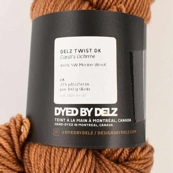 Dyed by Delz Twist DK Yarn Superwash Merino Wool Hand-Dyed Cardis Ochrrre - Picture 3 of 3